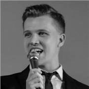 Neo-laureato in canto offre lezioni di canto pop/rock/jazz per allievi di tutte le età e capacità in tutto il veronese